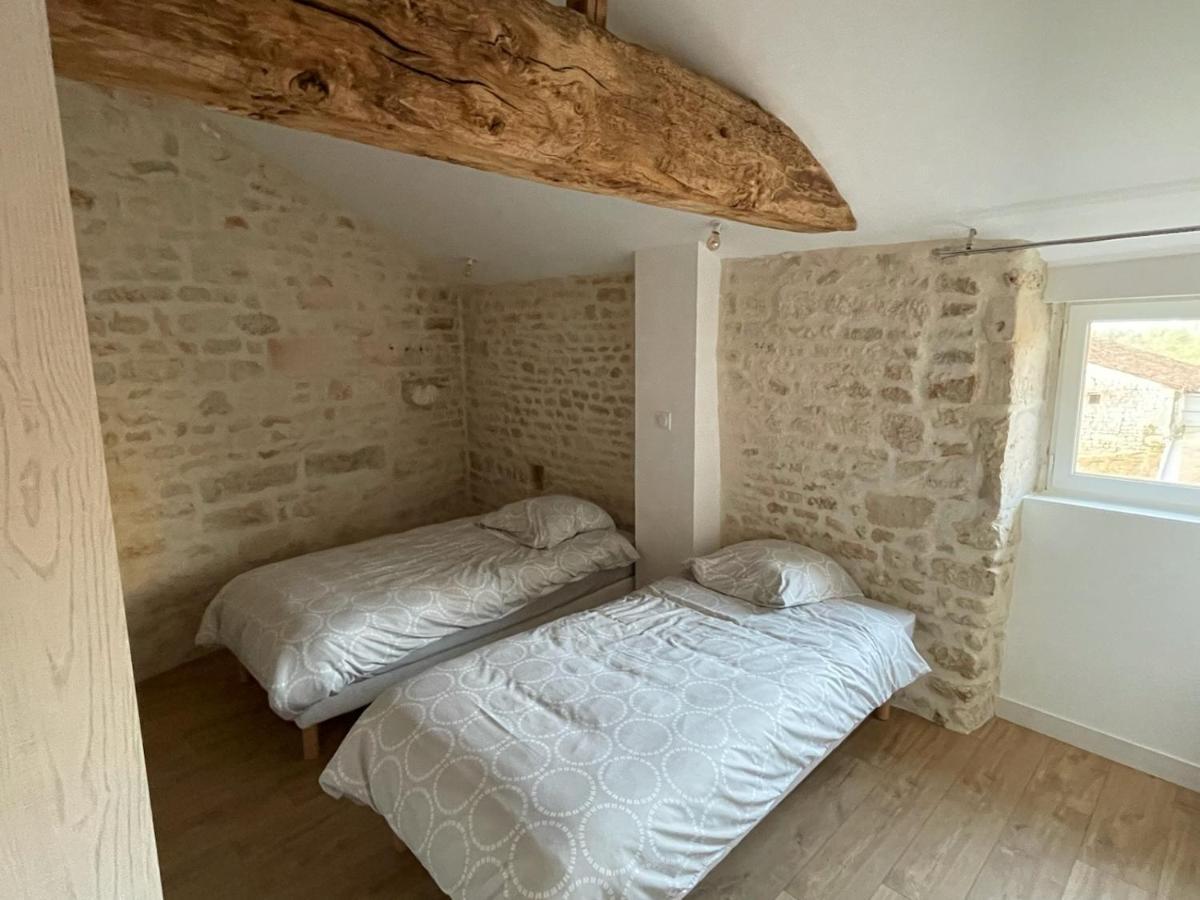 La Commanderie des Templiers Gîte 4 étoiles Saint-Etienne-de-Brillouet Exterior foto
